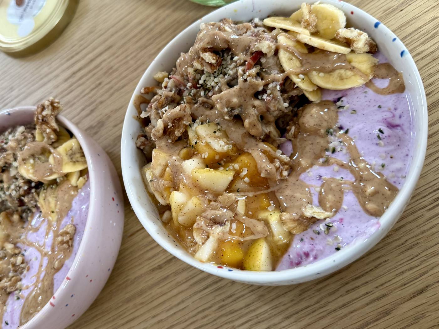Lilac Pear Bowl – zwei Bowls, eine Familie